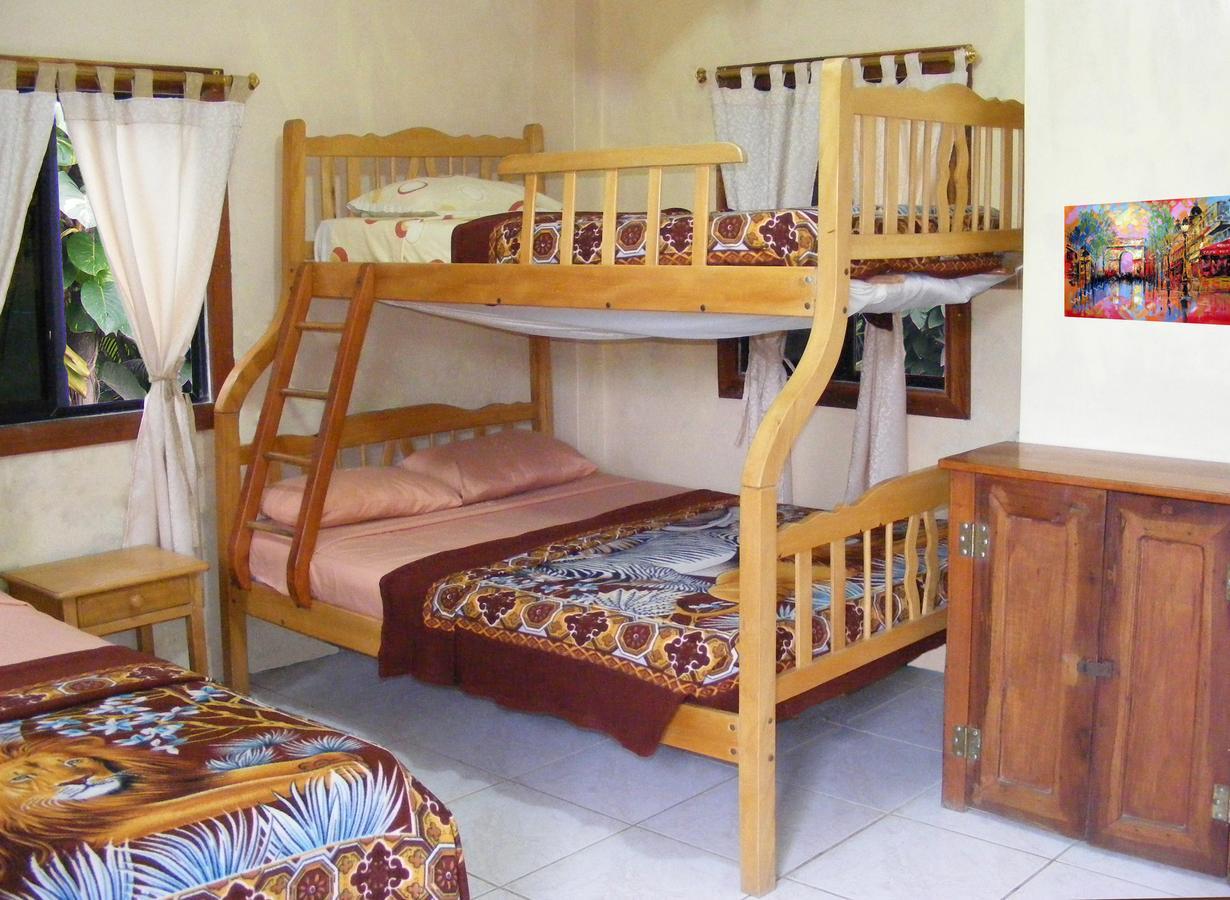 Hostal Maxima Puerto Lopez Exterior photo