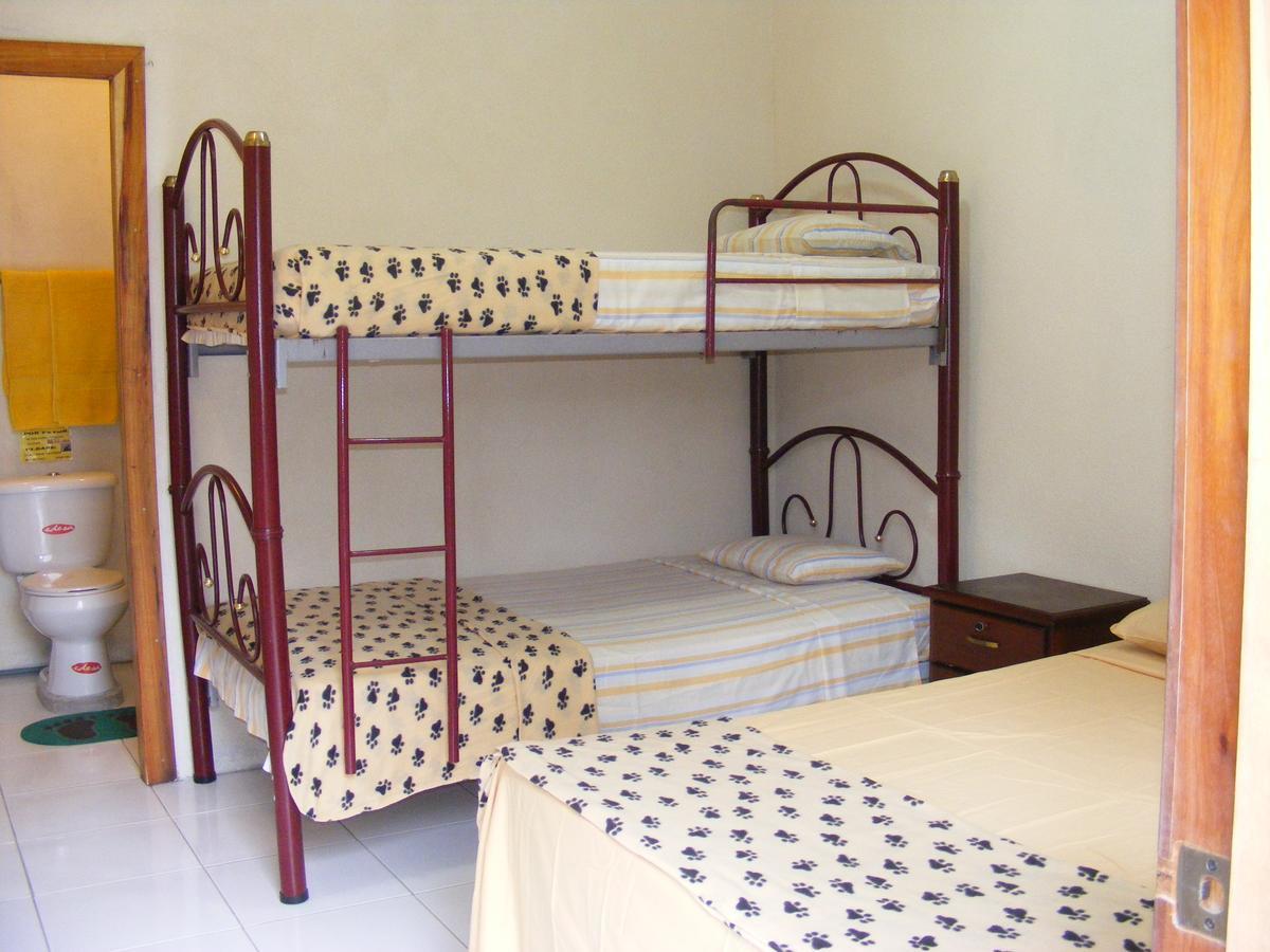 Hostal Maxima Puerto Lopez Exterior photo